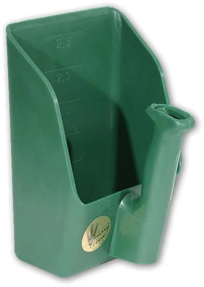 Plastová naběračka do krmiva