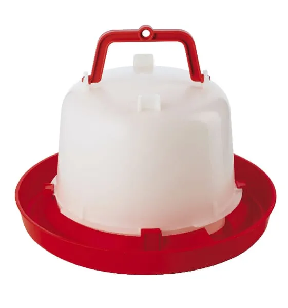 Napáječka pro drůbež s úchytem k přenášení