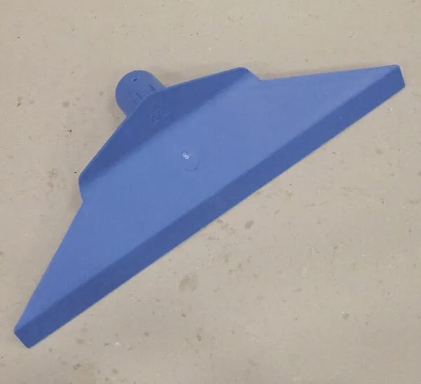 Škrabka na hnůj, plastová