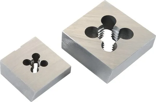 Závitořezné očko čtyřhranné HSS M22