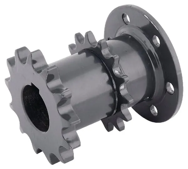 Náboj s ozubenými koly pohonu žací lišty