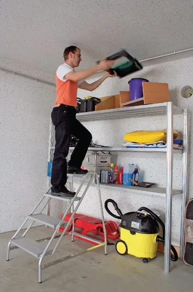 Pracovní plošina s ocelovým mřížkovým roštem přístupná z jedné strany