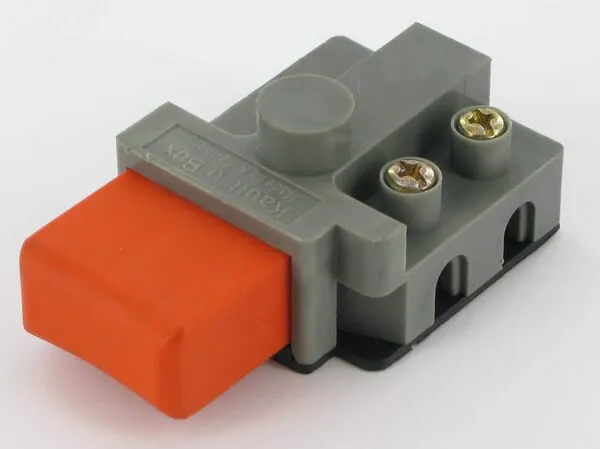 Spínač 6 A 250 V