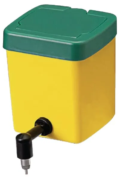 Napáječka pro králíky