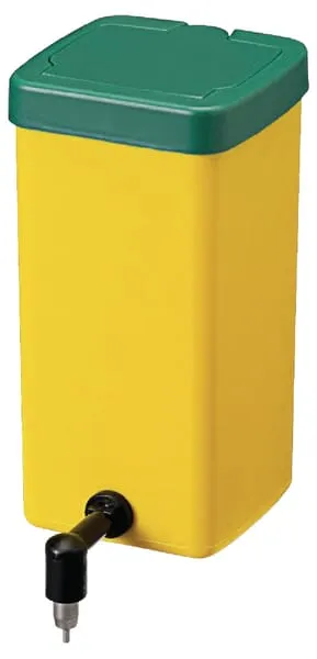 Napáječka s nádrží