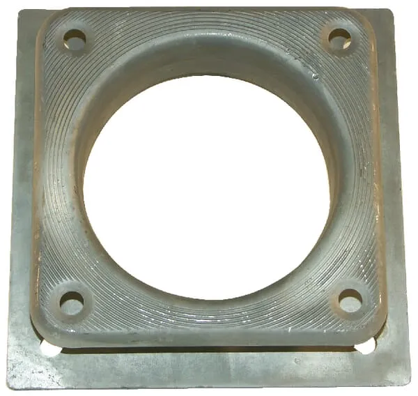 Adaptér se 2 čtyřhrannými přírubami