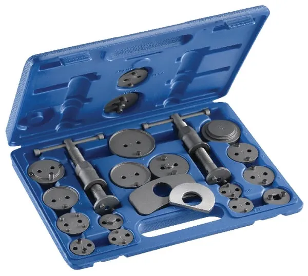 Sada nářadí pro zatlačování pístů