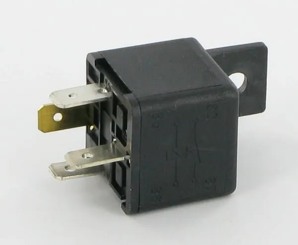 Relé 12 V