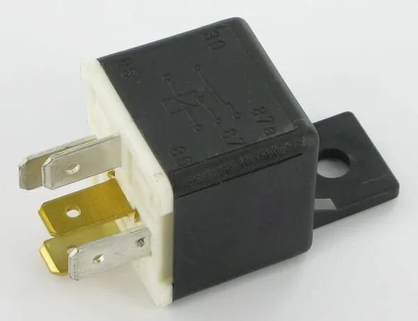 Zpětné relé 12V
