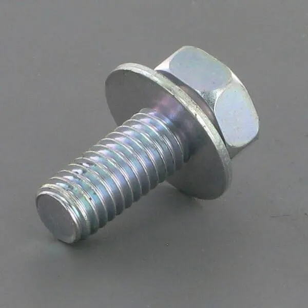 Šroub M6x15