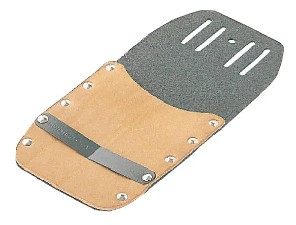 Pouzdro pro tažné háky s napínací pružinou