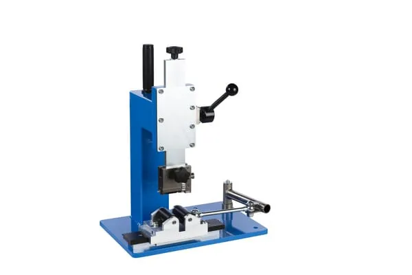 Ruč.raz.přístroj s razidlem