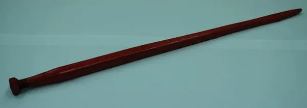 Hrot čelního nakladače rovný, čtyřhranný profil 45x1100 mm, zploštělý hrot s maticí M30x2 mm, červený, Kverneland