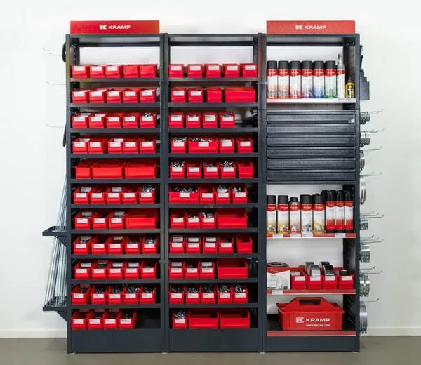 Trojitý regál se spojovacím materiálem – zlatá edice