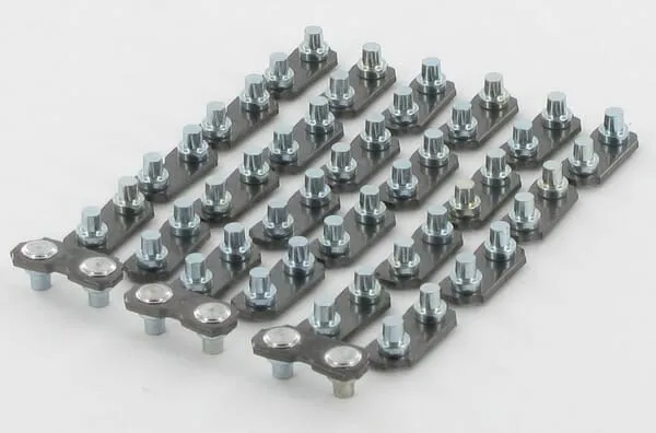 Spojovací článek s nýty