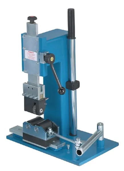 Ruční razicí přístroj typ HP1 razidlovým lisem