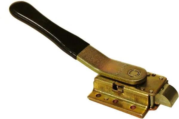 Odolné samozavírání na vnitřní dveře