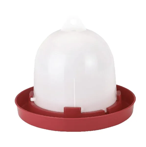 Plastová napáječka s automatickým přívodem vody